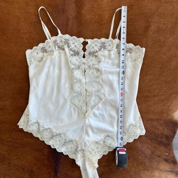 Lady Barbizon Satin Remarque Lace Bodysuit 2X Ivory Nylon Blend - Picture 7 of 7